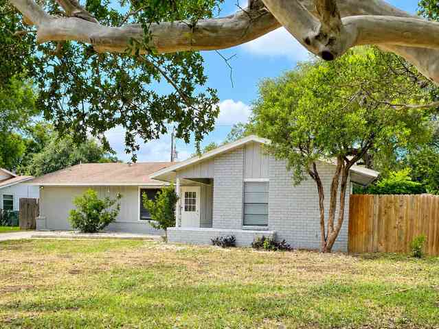 Homes For Sale - 6235 Flint Rock Dr<br/> Bexar County, San Antonio, TX 78238