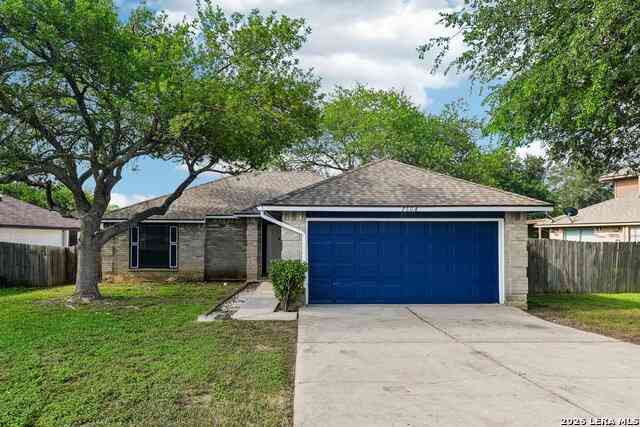 Homes For Sale - 7604 Forest Moon<br/> Live Oak, TX 78233