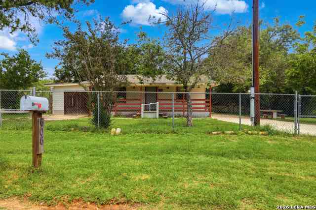 Homes For Sale - 606 Viewpoint Dr<br/> Poteet, TX 78065