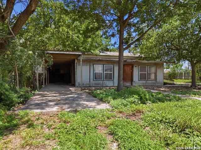 Homes For Sale - 312 E Brazos St<br/> Uvalde, TX 78801