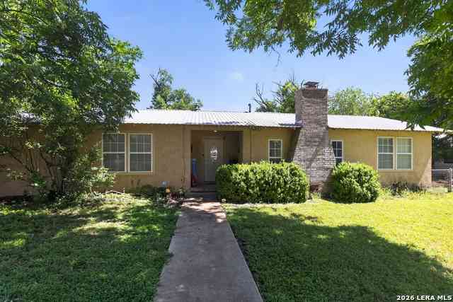 Homes For Sale - 210 W Redbud St<br/> Junction, TX 76849