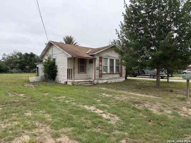 Homes For Sale - 600 Crouch Ave<br/> Medina County, Devine, TX 78016
