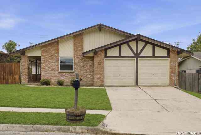 Homes For Sale - 130 Bolerio Dr<br/> Universal City, TX 78148