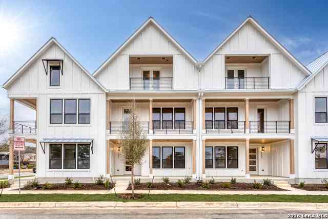 Townhouse For Sale - 413 Mcmillan Pl<br/> San Antonio, TX 78210