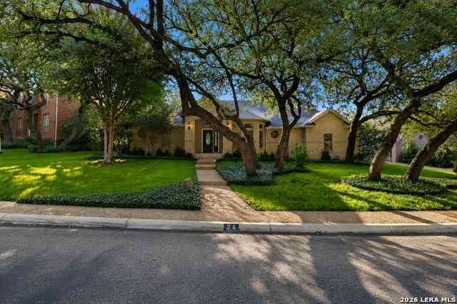 Homes For Sale - 24 Inwood Mnr<br/> San Antonio, TX 78248