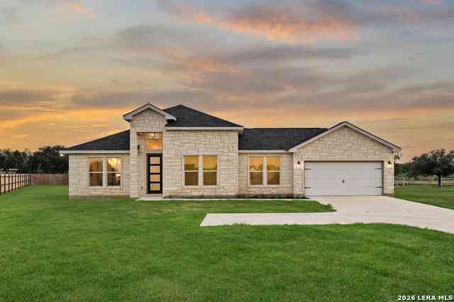 Homes For Sale - 100 W Medium Meadow Dr<br/> Lytle, TX 78052