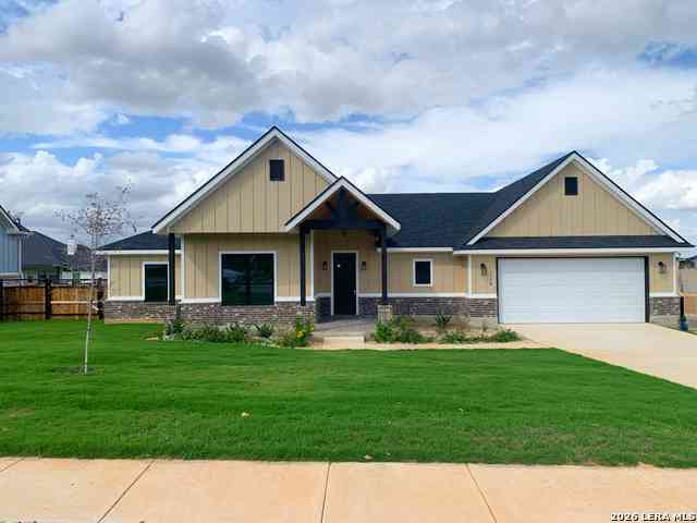 Homes For Sale - 128 Woodbridge<br/> La Vernia, TX 78121