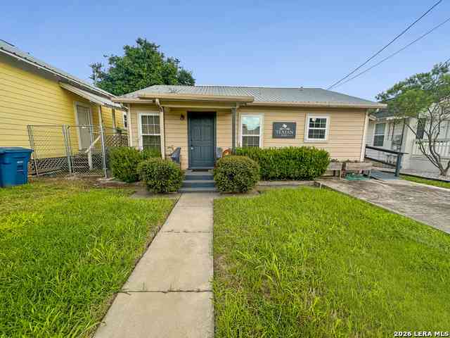 Homes For Sale - 108 E Hefferman St<br/> Bee County, Beeville, TX 78102