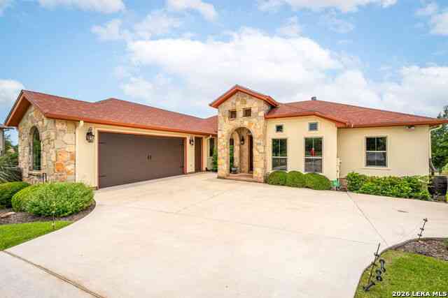 Homes For Sale - 1032 Oak Turn<br/> New Braunfels, TX 78132