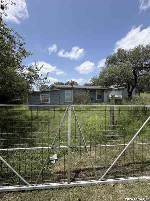 Homes For Sale - 904 Pine St<br/> Floresville, TX 78114