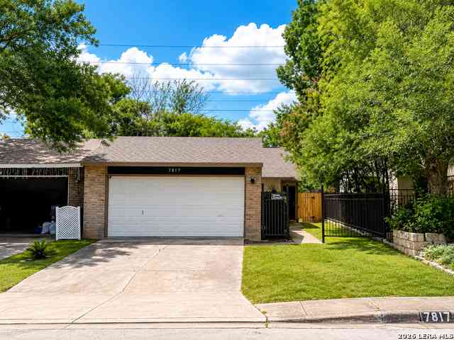 Townhouse For Sale - 7817 Broadwick<br/> San Antonio, TX 78239