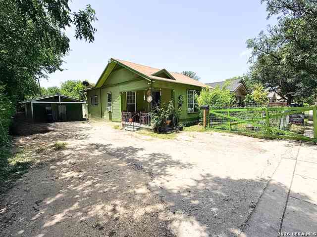 Homes For Sale - 1110 W Lynwood Ave<br/> San Antonio, TX 78201