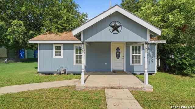 Homes For Sale - 1407 N San Marcos<br/> Seguin, TX 78155