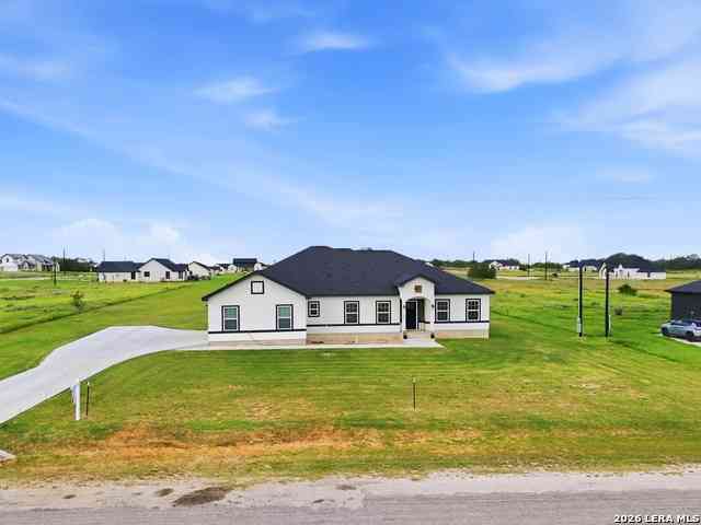 Homes For Sale - 105 Hidden Cv<br/> Floresville, TX 78114