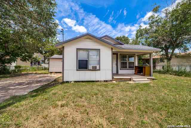 Homes For Sale - 1129 Plum St<br/> Floresville, TX 78114