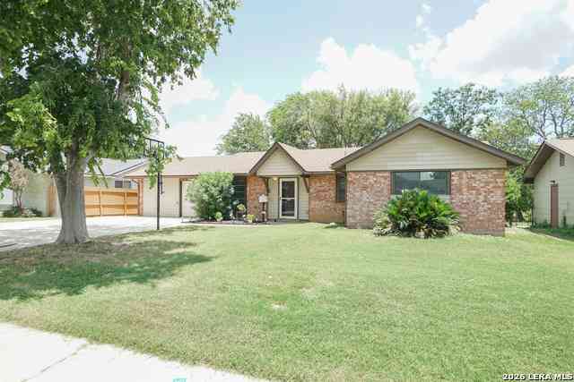 Homes For Sale - 221 Meadow Ln<br/> Guadalupe County, Schertz, TX 78154