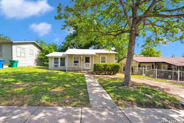 Homes For Sale - 1611 Lee Hall<br/> Bexar County, San Antonio, TX 78201