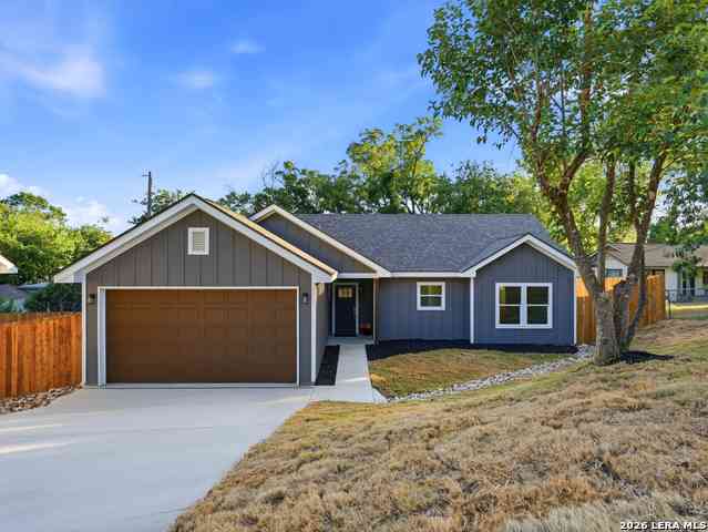 Homes For Sale - 613 Elm St<br/> Kerrville, TX 78028