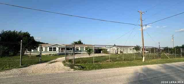 Homes For Sale - 162 Sassman Rd<br/> Guadalupe County, Marion, TX 78124