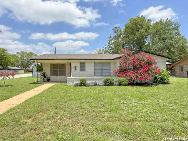 Homes For Sale - 505 Margo Dr<br/> Atascosa County, Pearsall, TX 78061