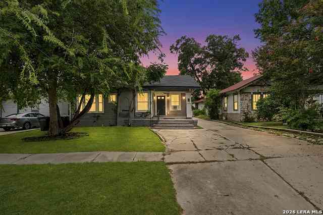 Homes For Sale - 1311 W French Pl<br/> Bexar County, San Antonio, TX 78201