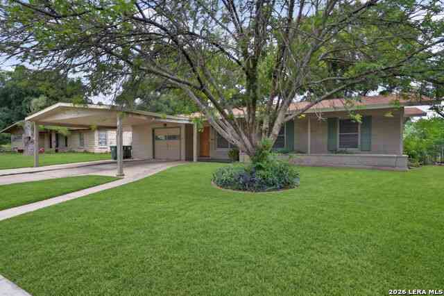 Homes For Sale - 423 Craigmont Ln<br/> Bexar County, San Antonio, TX 78213