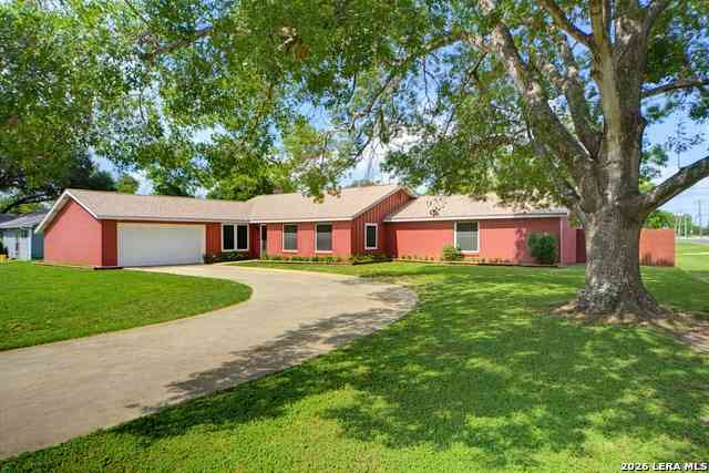 Homes For Sale - 318 Delany St<br/> Seguin, TX 78155