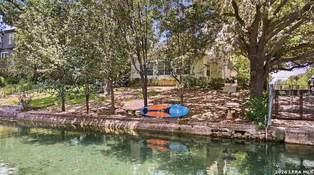 Homes For Sale - 101 E Edgewater Ter<br/> New Braunfels, TX 78130