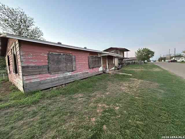 Homes For Sale - 111 SW Lane St<br/> Cotulla, TX 78014