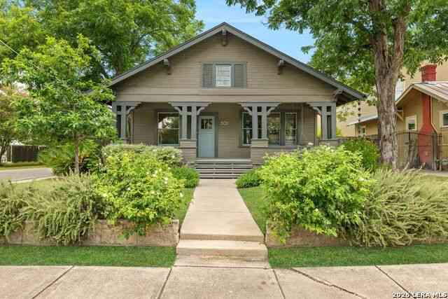 Homes For Sale - 301 Queen Anne Ct<br/> San Antonio, TX 78209