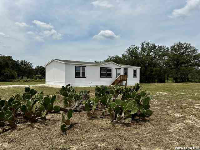 Mobile Home For Sale - 499 Holcombe Lane<br/> Floresville, TX 78114