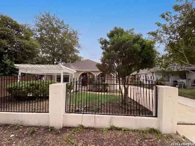 Homes For Sale - 1918 Arbor Pl<br/> San Antonio, TX 78207