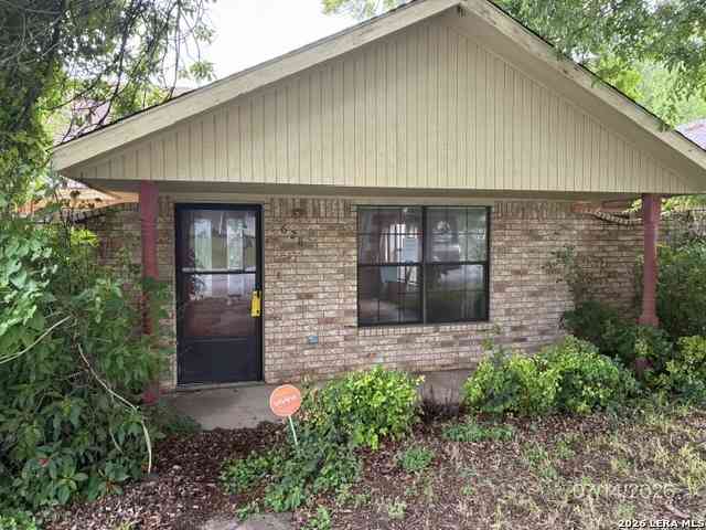 Homes For Sale - 628 E Leona St<br/> Uvalde, TX 78801