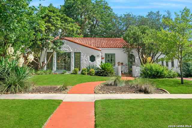 Homes For Sale - 233 W Hollywood Ave<br/> San Antonio, TX 78212