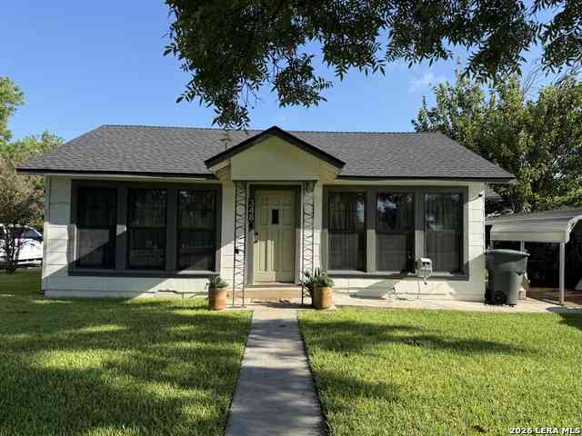 Homes For Sale - 348 Mulberry St<br/> Uvalde, TX 78801