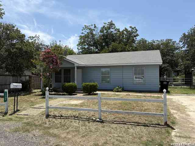 Homes For Sale - 1304 Avenue D<br/> Hondo, TX 78861