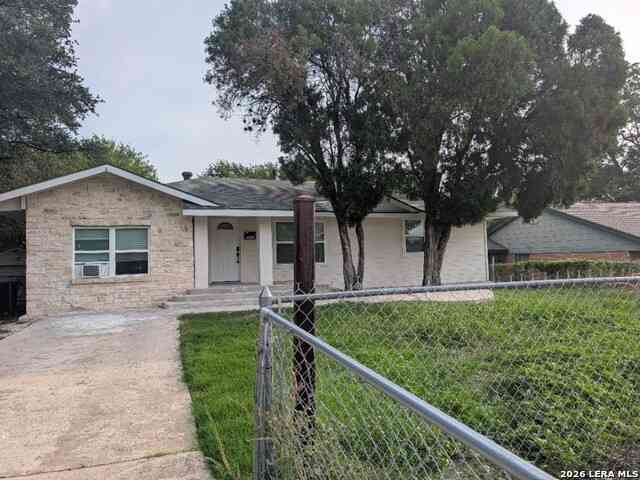 Homes For Sale - 111 Morningview Dr<br/> San Antonio, TX 78220