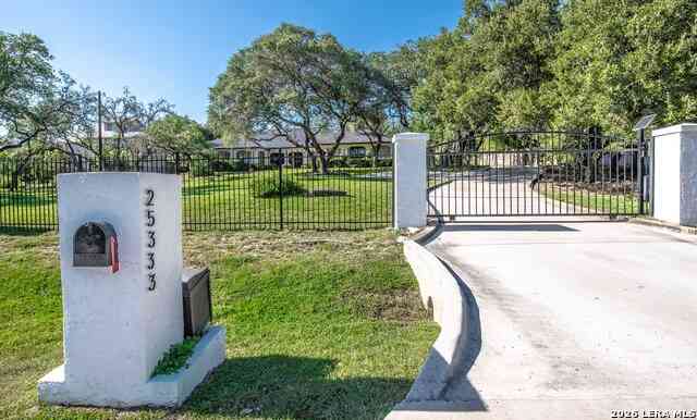 Homes For Sale - 25333 Nighthawk Ln<br/> San Antonio, TX 78255