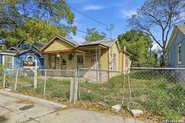 Homes For Sale - 155 W Zavalla<br/> San Antonio, TX 78204