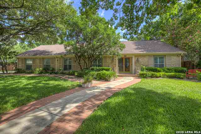 Homes For Sale - 211 Royal Oaks<br/> San Antonio, TX 78209