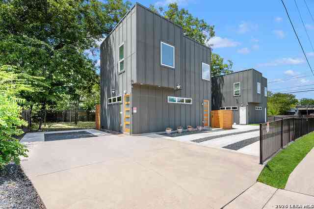 Townhouse For Sale - 618 N Gevers St.<br/> Bexar County, San Antonio, TX 78202