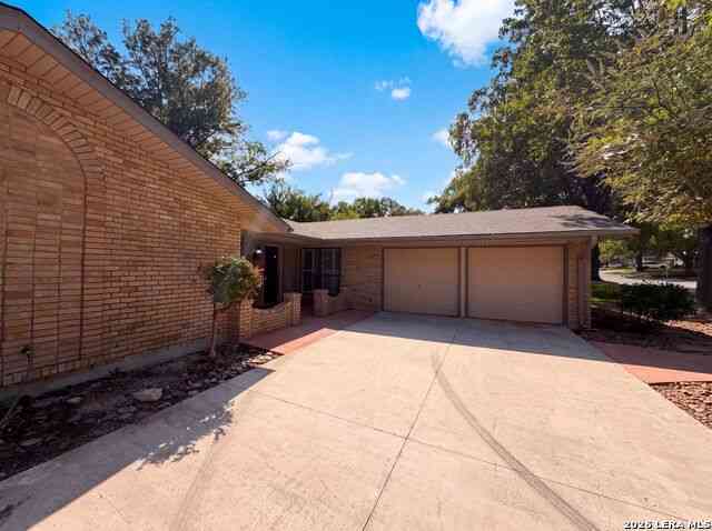 Homes For Sale - 326 De Soto Dr<br/> Bexar County, Universal City, TX 78148