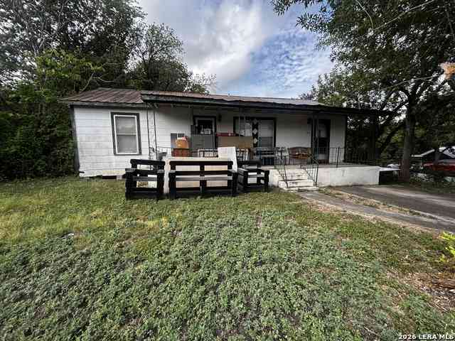 Homes For Sale - 406 S Live Oak Ave<br/> New Braunfels, TX 78130