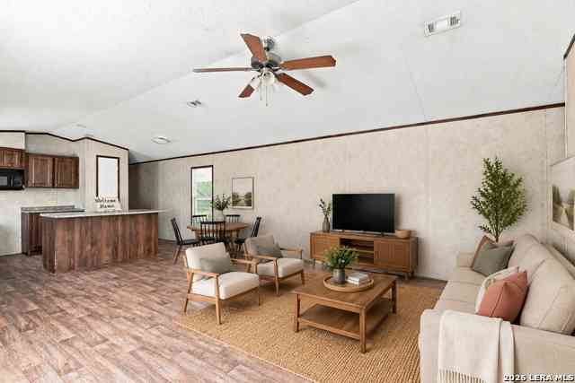 Mobile Home For Sale - 138 County Road 2666<br/> Devine, TX 78016