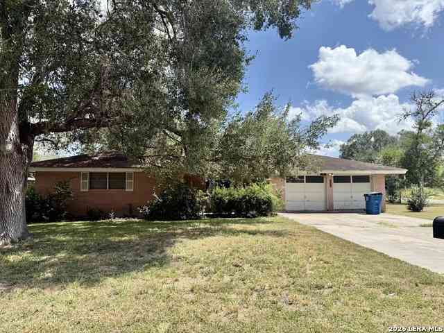 Homes For Sale - 900 E Huntington<br/> Beeville, TX 78102