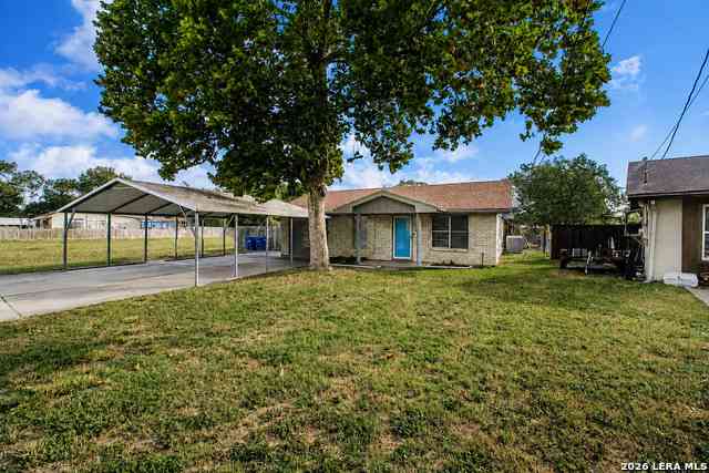 Homes For Sale - 606 N Berry St<br/> Beeville, TX 78102