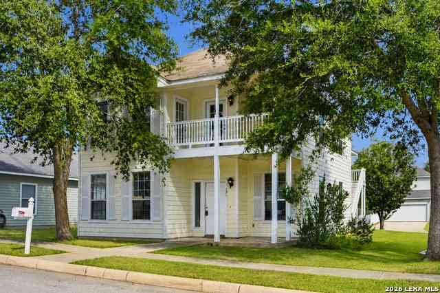 Homes For Sale - 121 Lark Hill<br/> Floresville, TX 78114
