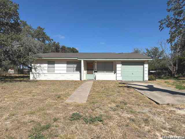 Homes For Sale - 604 Mockingbird<br/> Devine, TX 78016