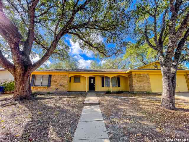Homes For Sale - 1404 E Inez St<br/> Beeville, TX 78102