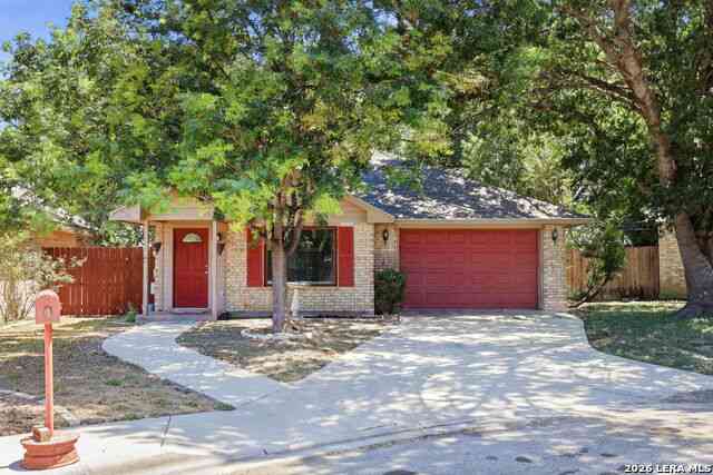 Homes For Sale - 15 Shadow Cir<br/> New Braunfels, TX 78130